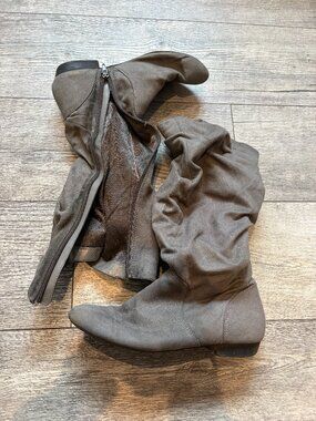 Grey Suede Womens Mid-Calf Boots No Heels Zips Up Side US 9 Lower East Side